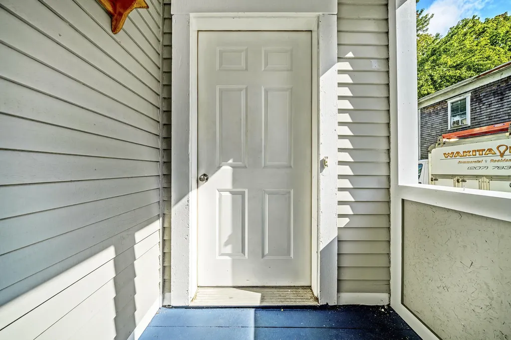 9 Maple Street Sanford ME 04073