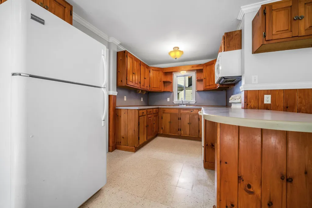 9 Maple Street Sanford ME 04073