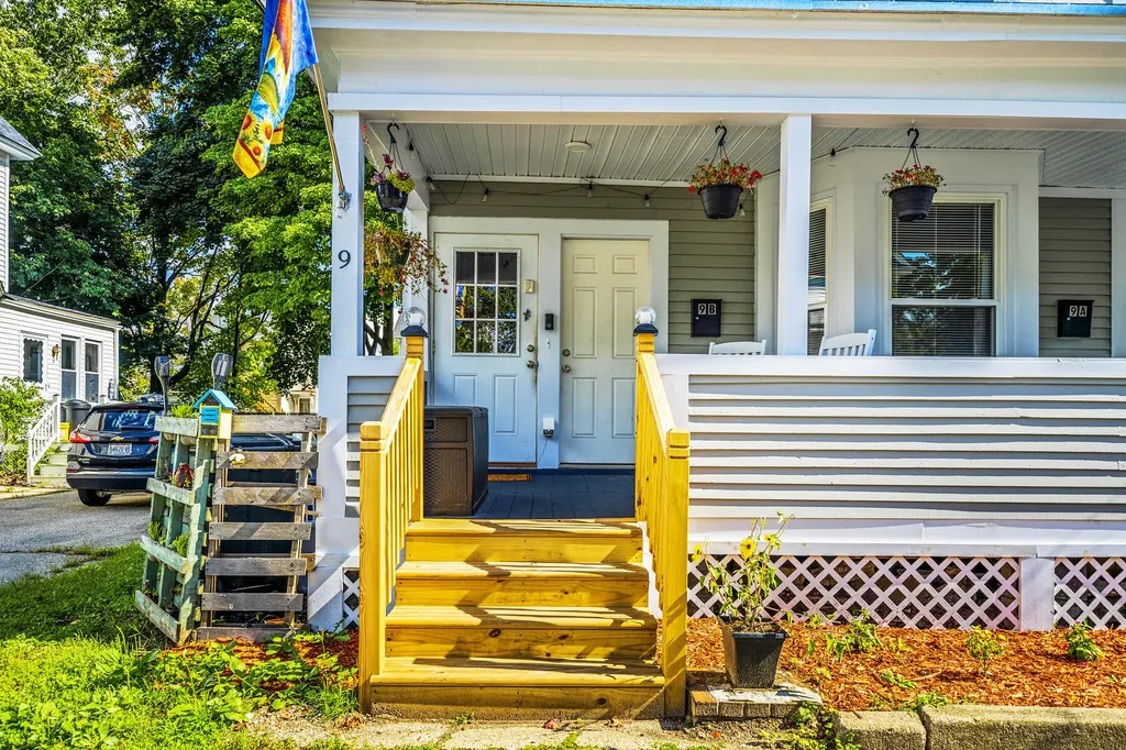 9 Maple Street Sanford ME 04073