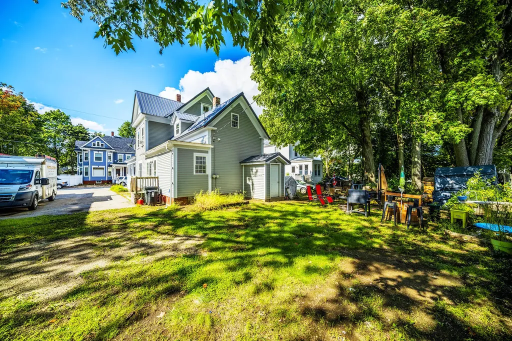 9 Maple Street Sanford ME 04073