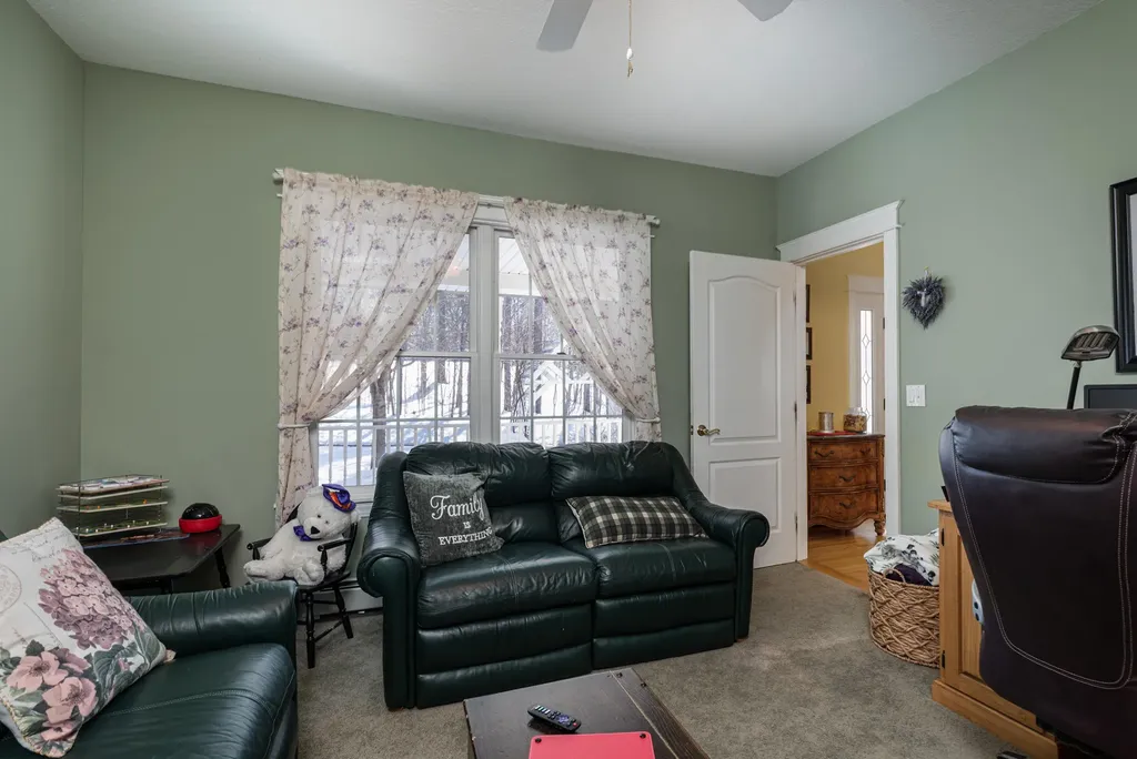15 Washington Court Naples ME 04055