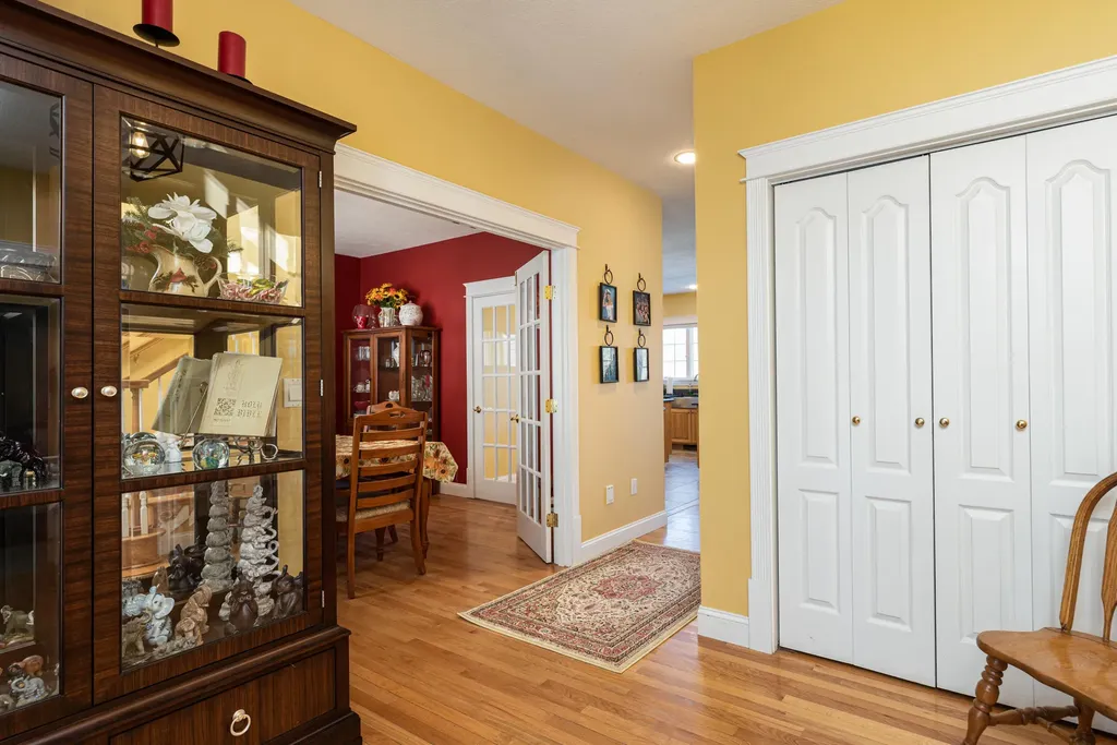 15 Washington Court Naples ME 04055