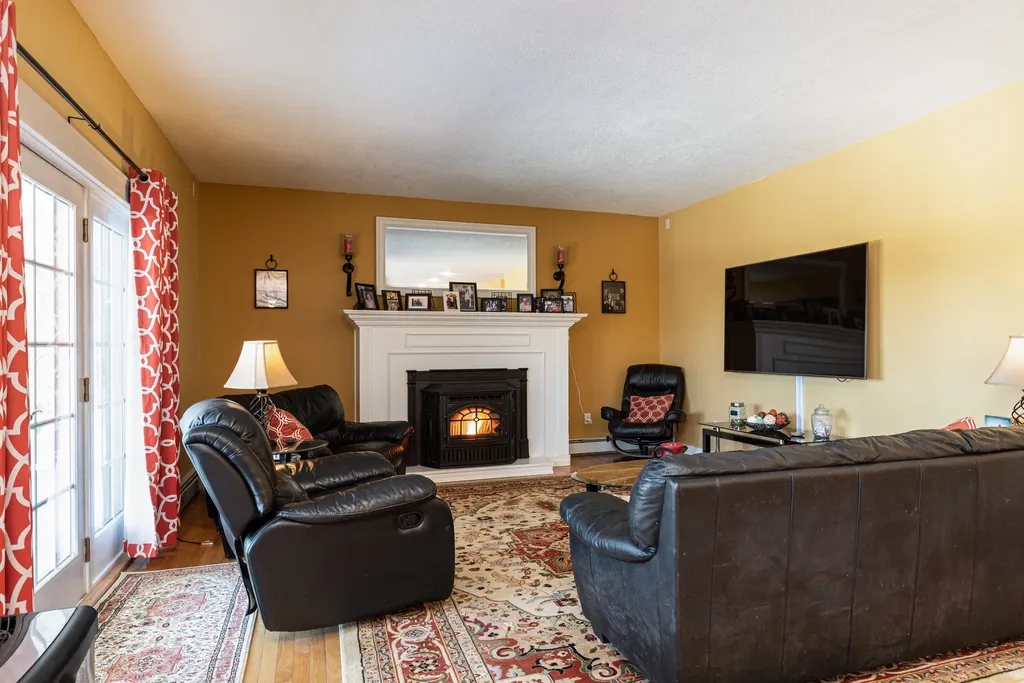 15 Washington Court Naples ME 04055