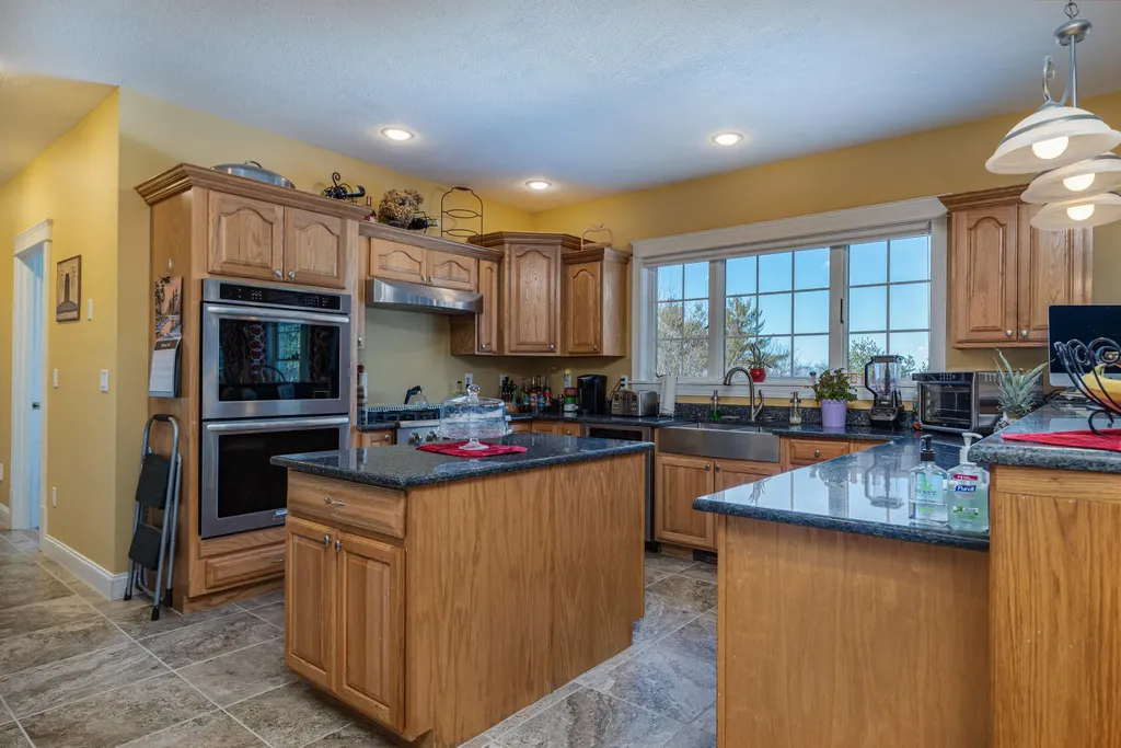 15 Washington Court Naples ME 04055