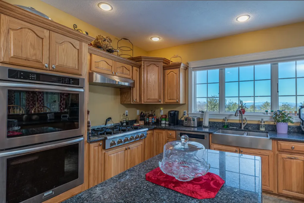 15 Washington Court Naples ME 04055