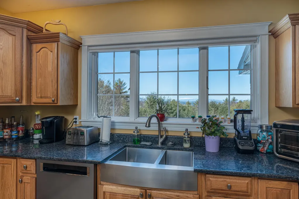 15 Washington Court Naples ME 04055