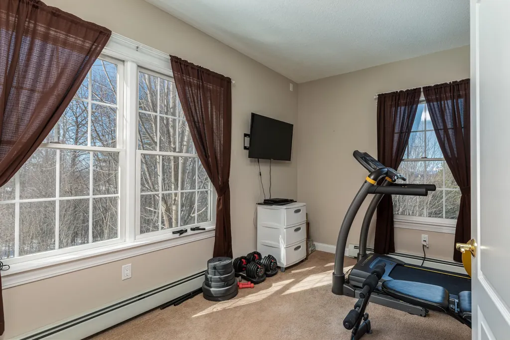 15 Washington Court Naples ME 04055