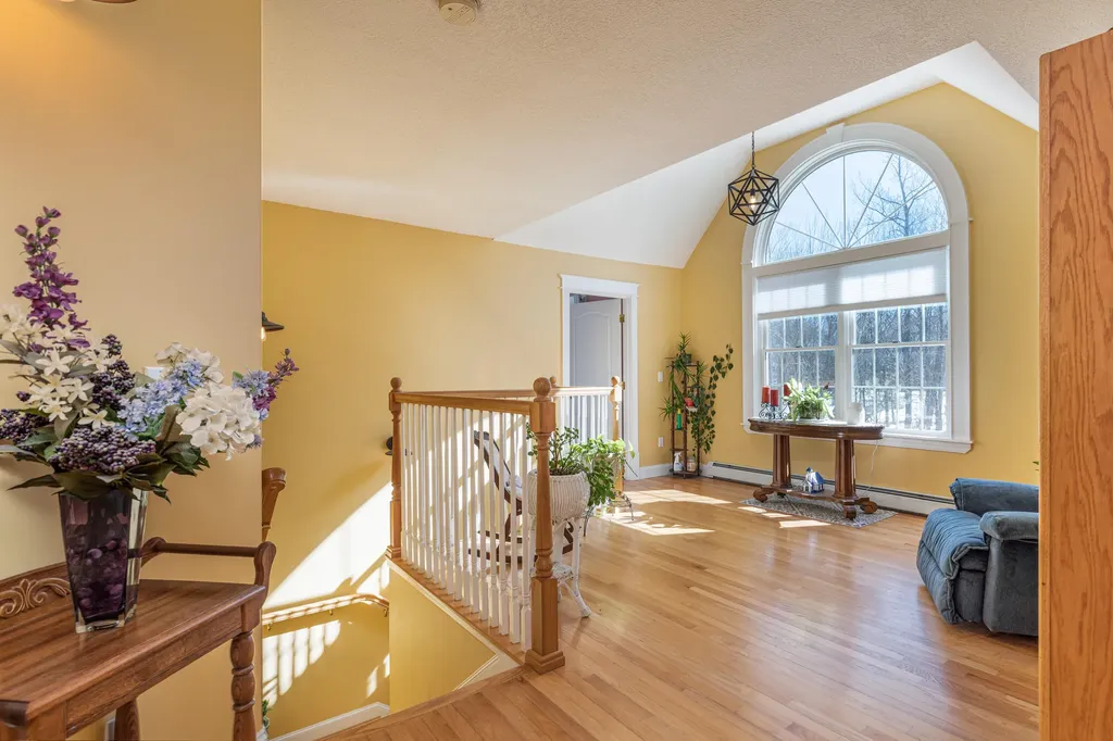 15 Washington Court Naples ME 04055