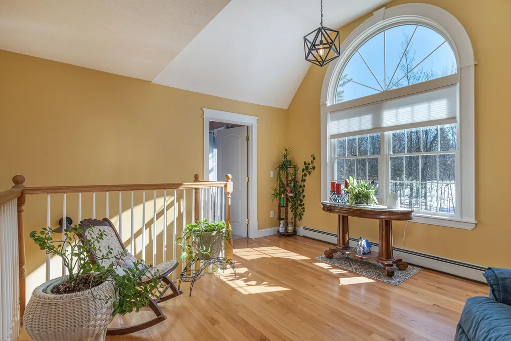 15 Washington Court Naples ME 04055