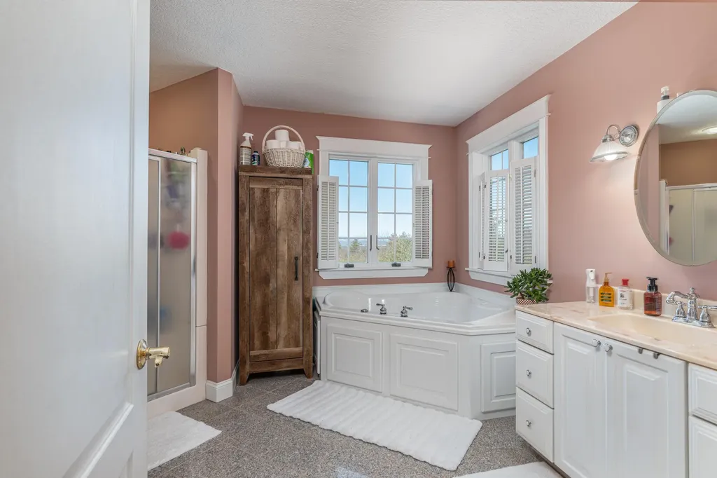 15 Washington Court Naples ME 04055