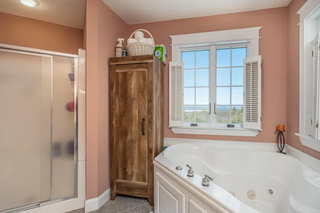 15 Washington Court Naples ME 04055