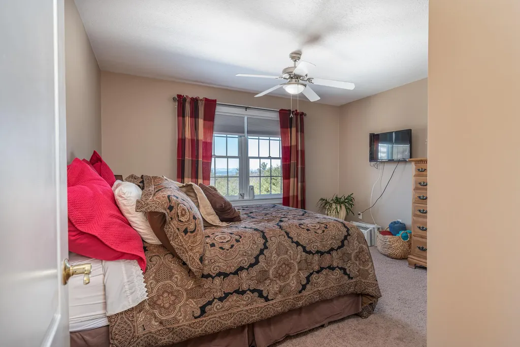 15 Washington Court Naples ME 04055