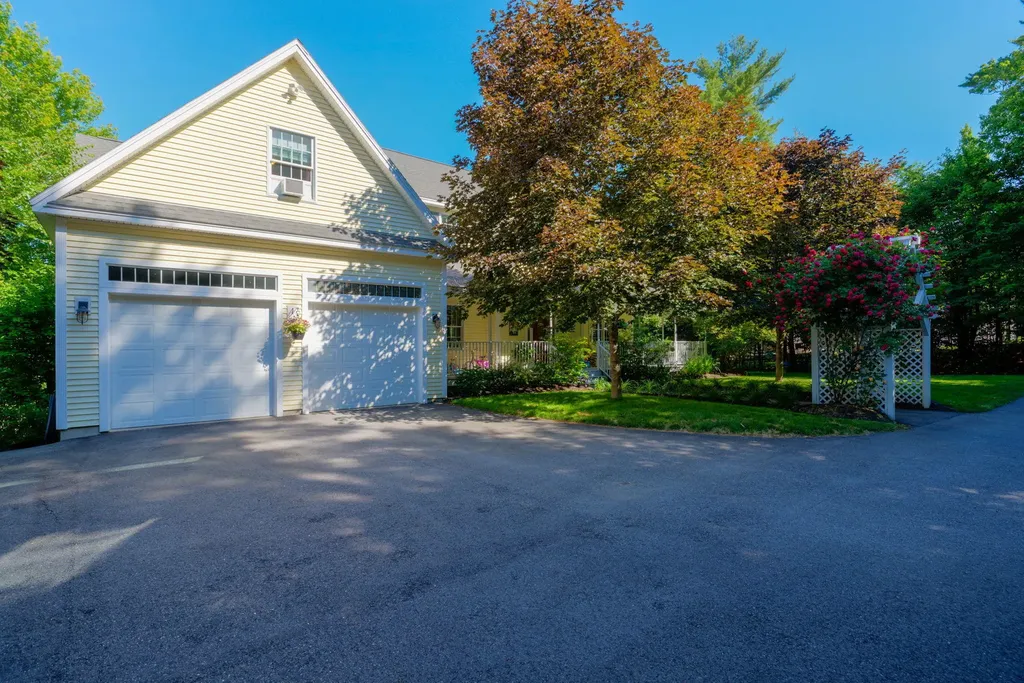 15 Washington Court Naples ME 04055