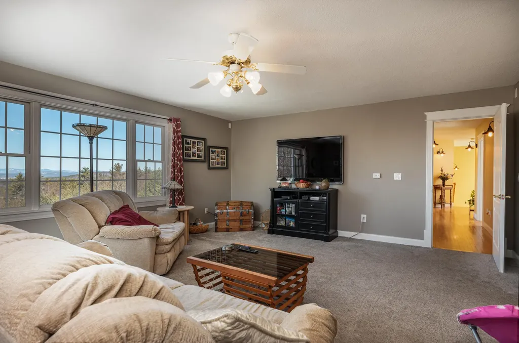 15 Washington Court Naples ME 04055