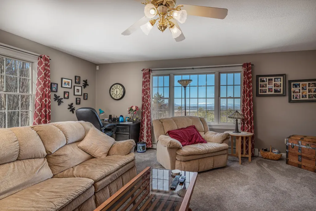 15 Washington Court Naples ME 04055