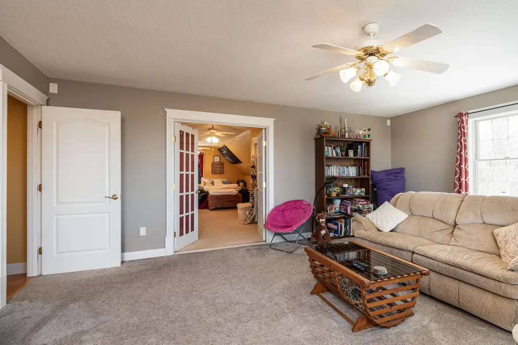 15 Washington Court Naples ME 04055