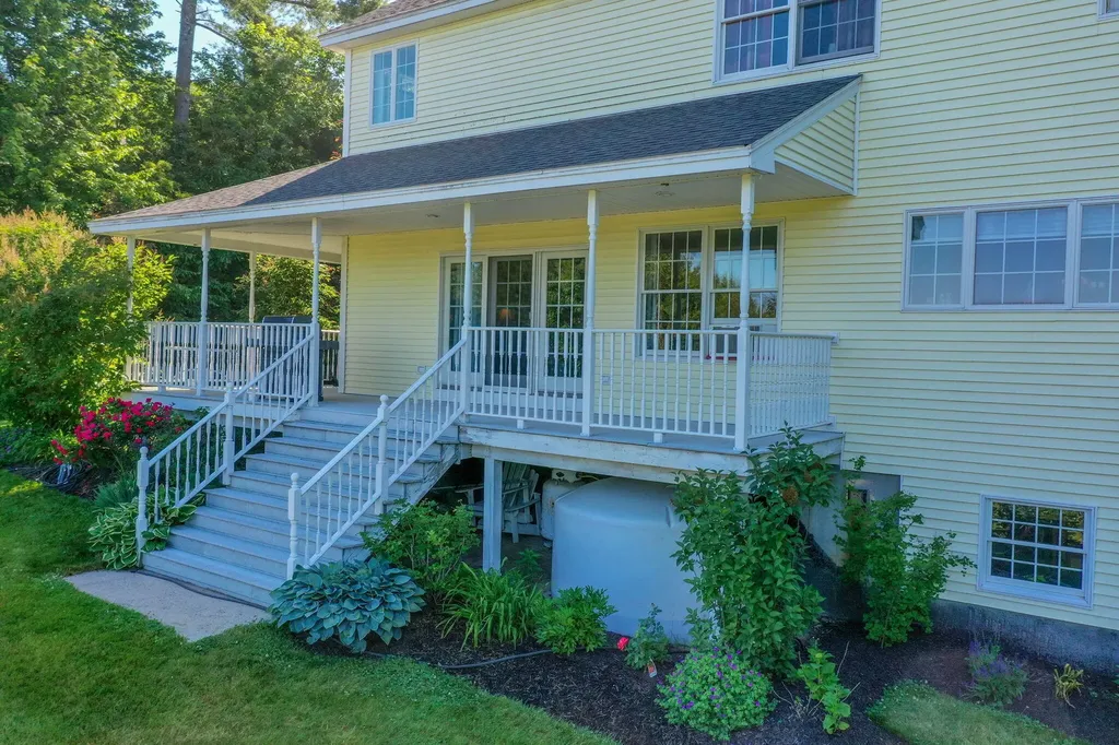 15 Washington Court Naples ME 04055