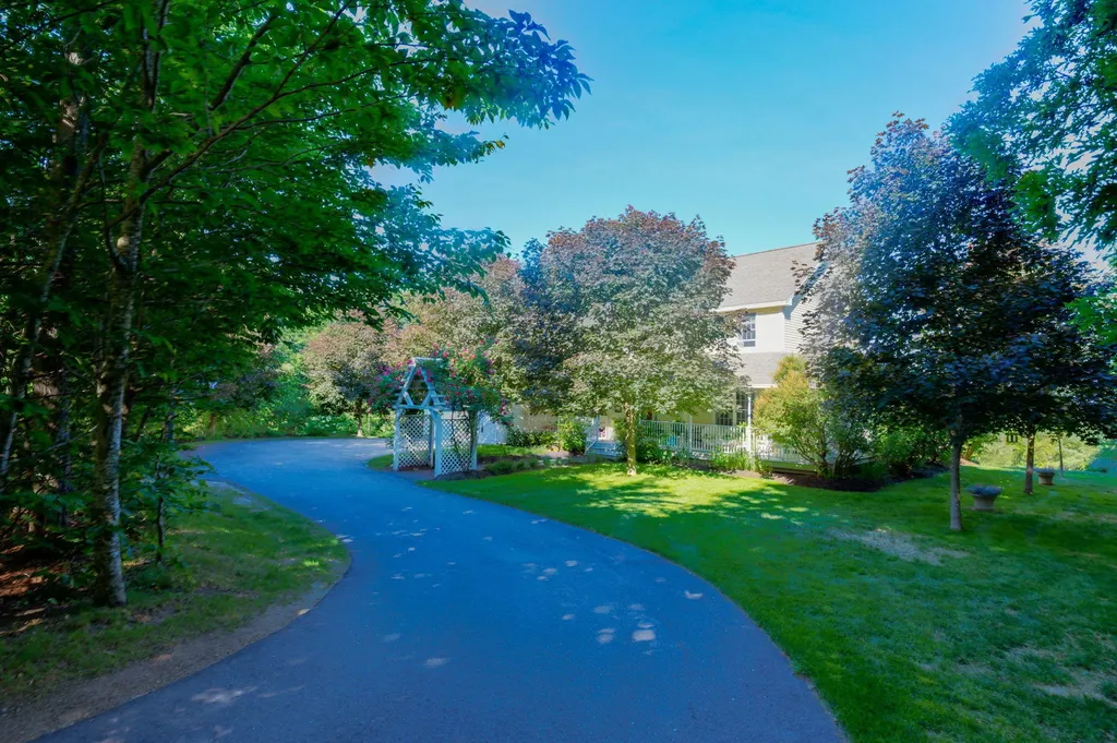 15 Washington Court Naples ME 04055