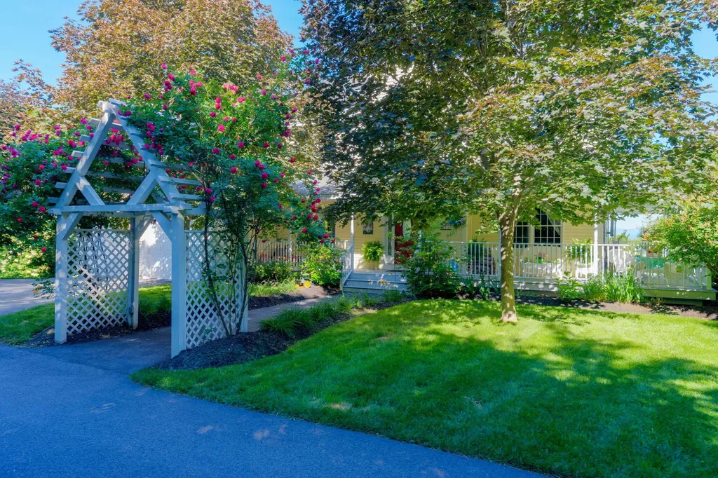 15 Washington Court Naples ME 04055
