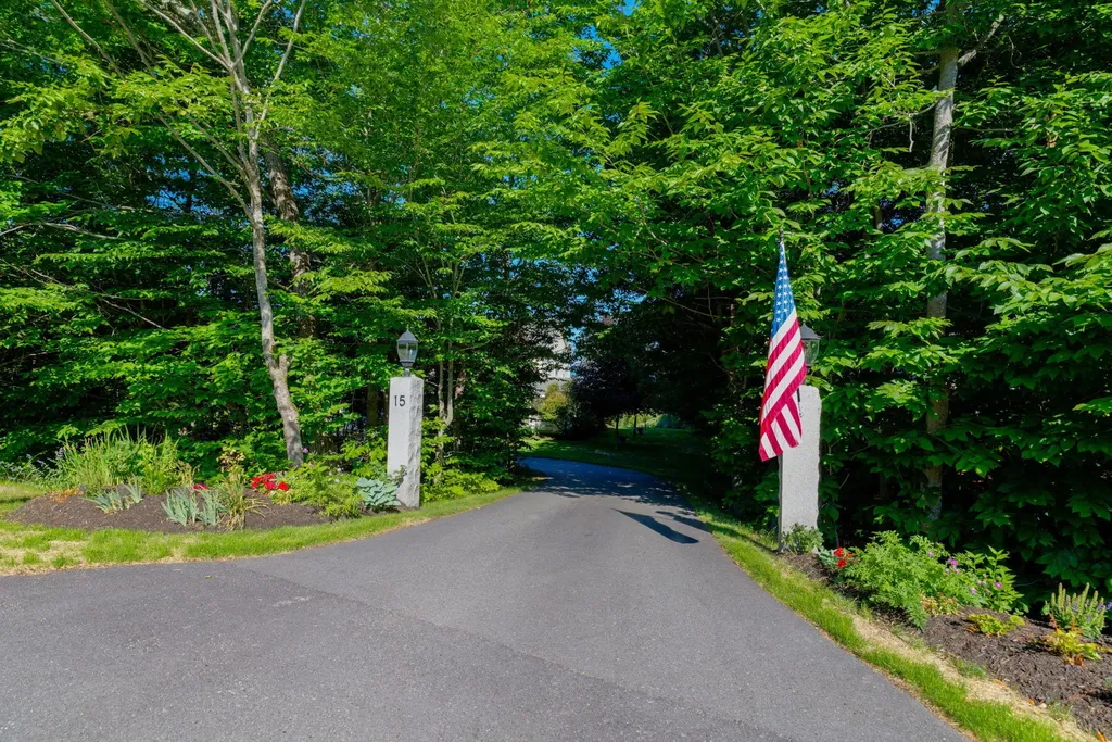 15 Washington Court Naples ME 04055