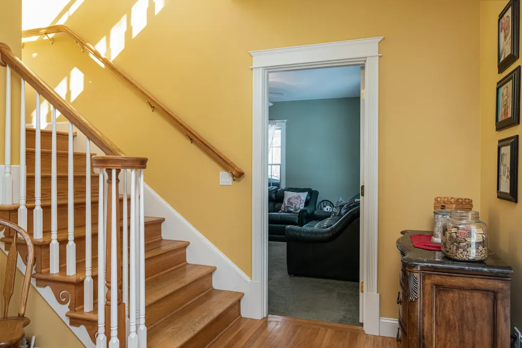 15 Washington Court Naples ME 04055