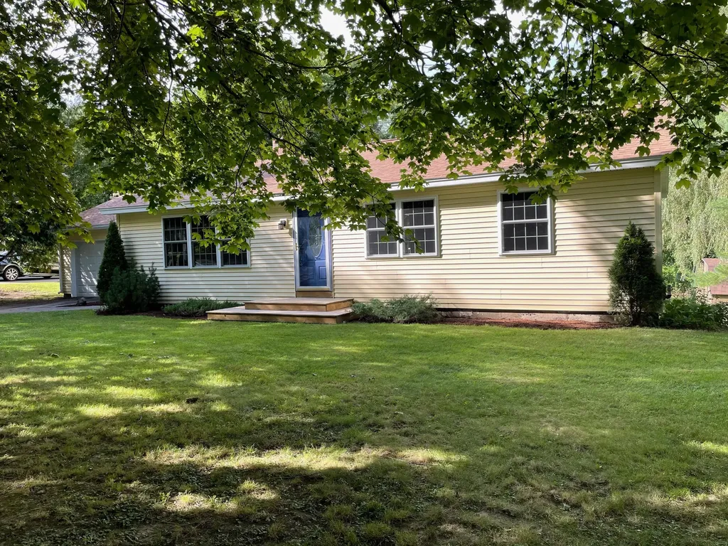 30 Cottage Street Hampden ME 04444