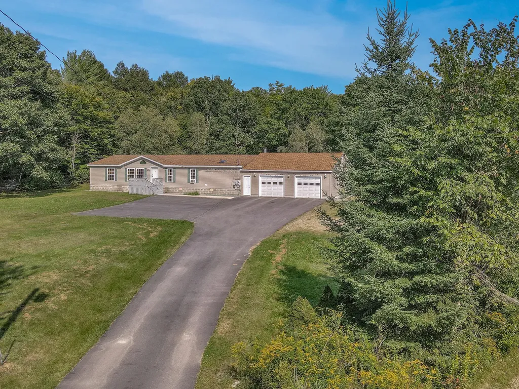 28 Genthner Way Topsham ME 04086