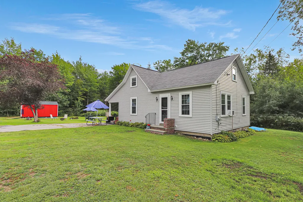 85 Pleasant Street Peru ME 04290