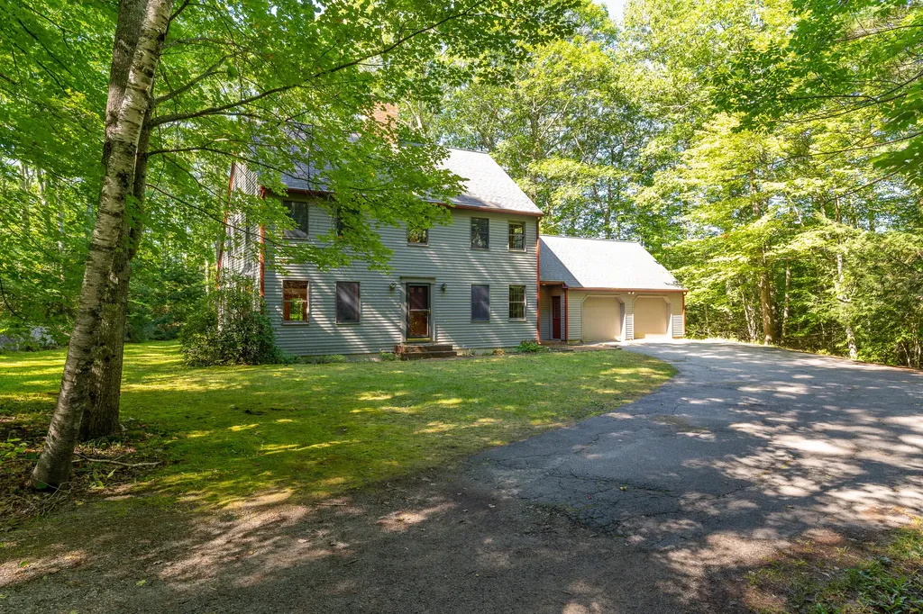 25 Oyster Creek Lane Nobleboro ME 04555