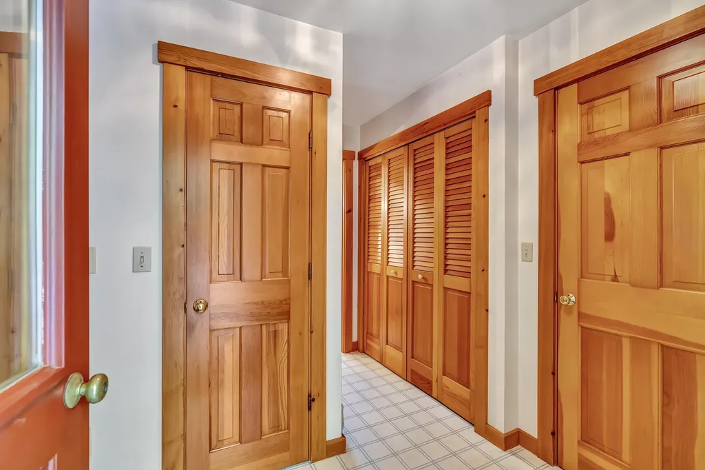 25 Oyster Creek Lane Nobleboro ME 04555