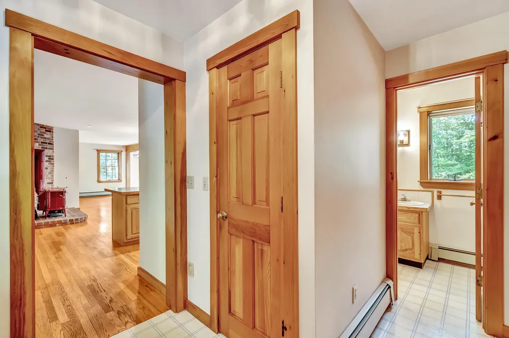 25 Oyster Creek Lane Nobleboro ME 04555