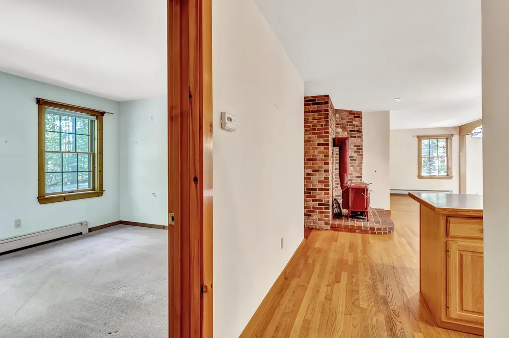 25 Oyster Creek Lane Nobleboro ME 04555