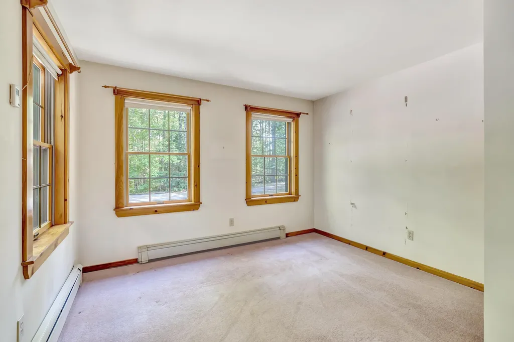 25 Oyster Creek Lane Nobleboro ME 04555