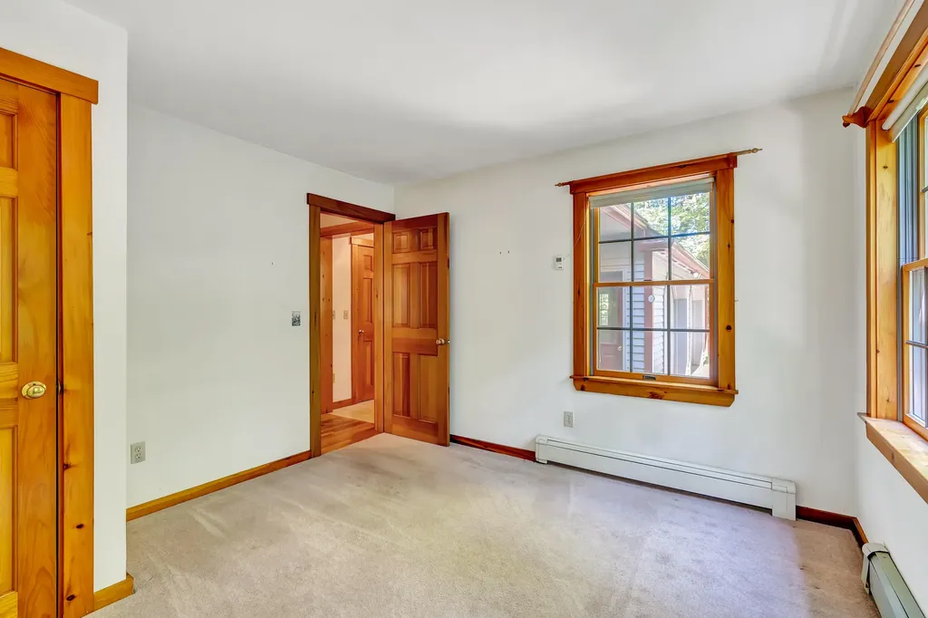 25 Oyster Creek Lane Nobleboro ME 04555