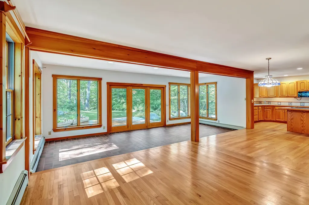 25 Oyster Creek Lane Nobleboro ME 04555