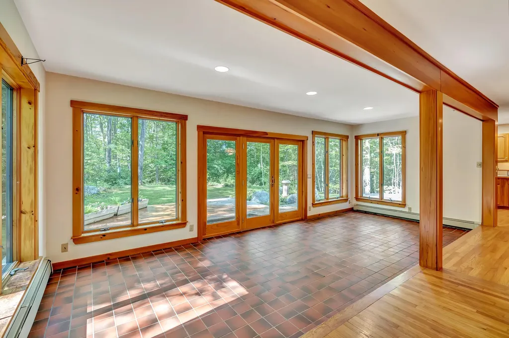 25 Oyster Creek Lane Nobleboro ME 04555