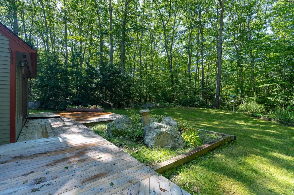 25 Oyster Creek Lane Nobleboro ME 04555