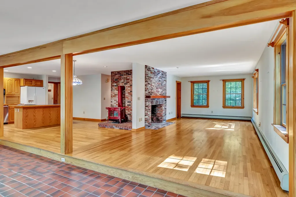 25 Oyster Creek Lane Nobleboro ME 04555