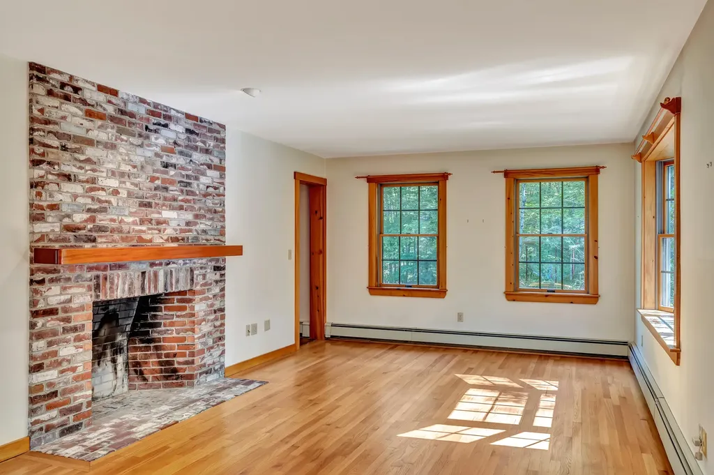 25 Oyster Creek Lane Nobleboro ME 04555