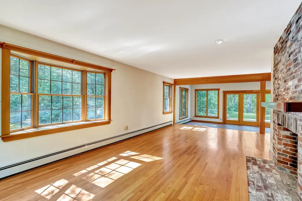 25 Oyster Creek Lane Nobleboro ME 04555