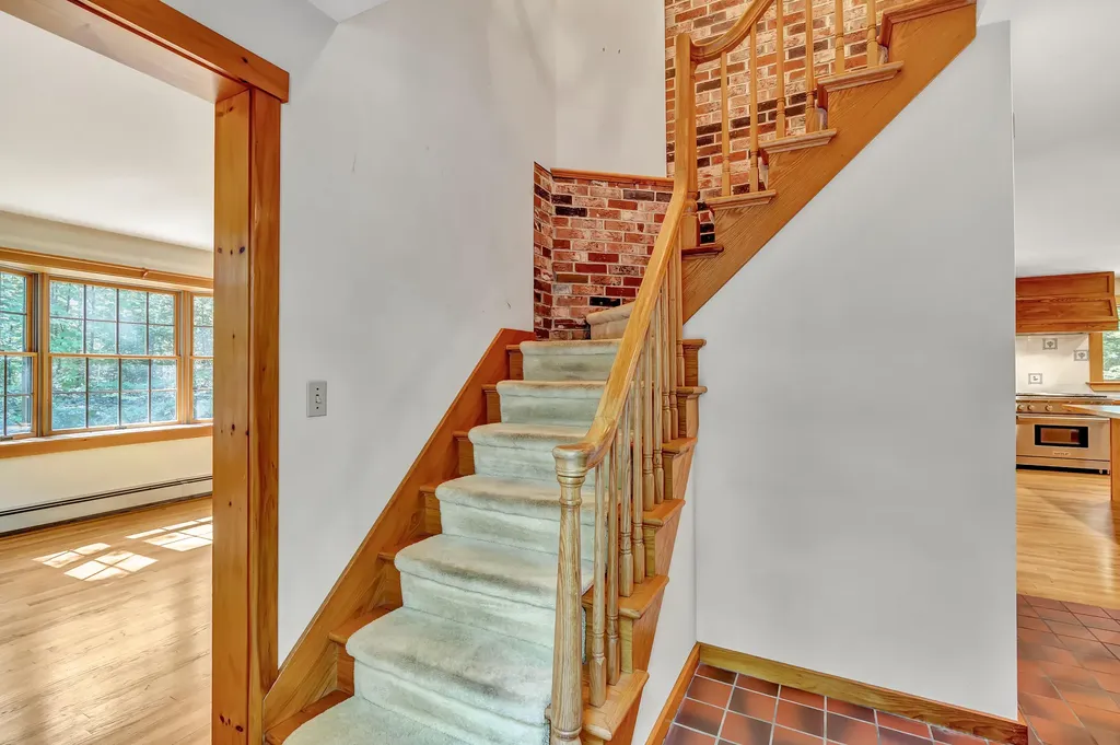 25 Oyster Creek Lane Nobleboro ME 04555