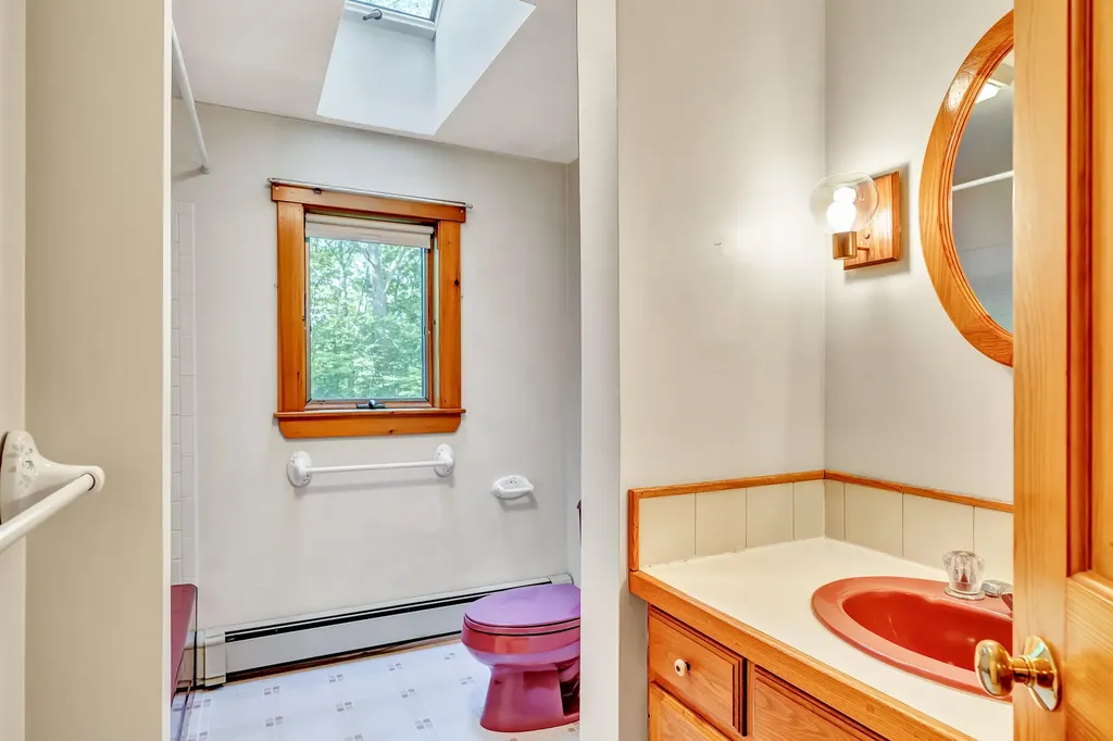 25 Oyster Creek Lane Nobleboro ME 04555