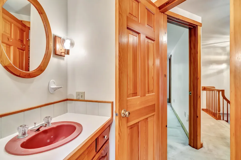 25 Oyster Creek Lane Nobleboro ME 04555