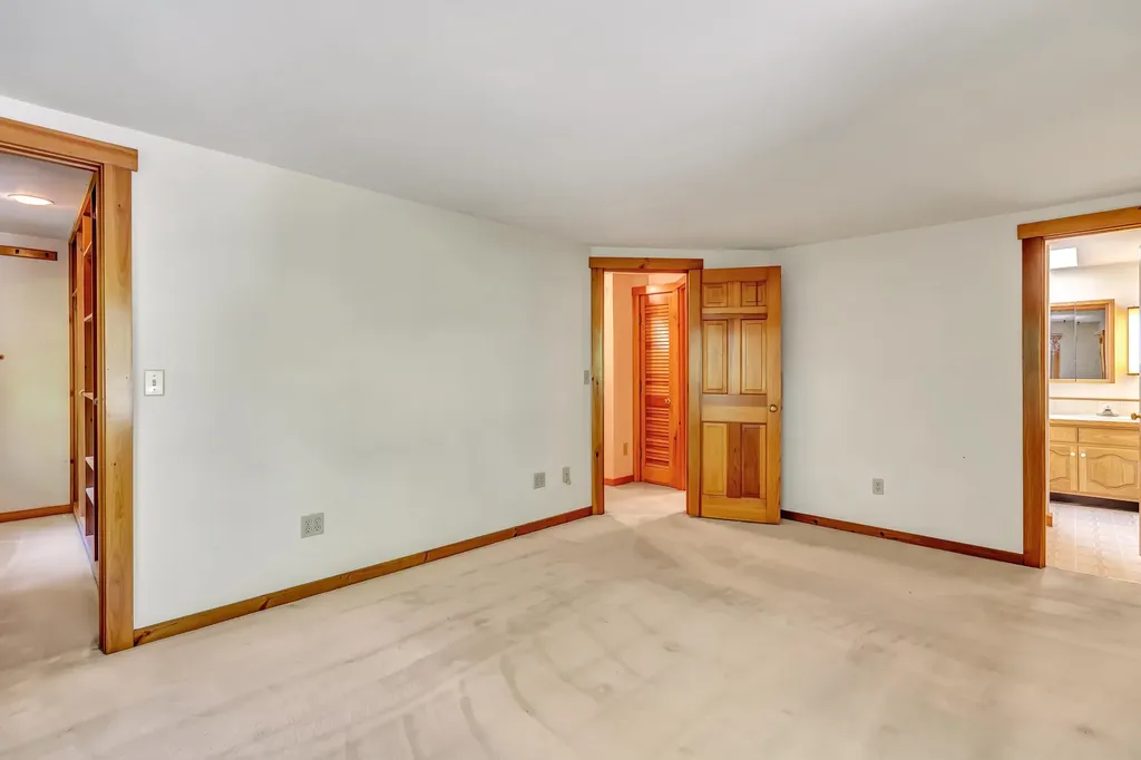 25 Oyster Creek Lane Nobleboro ME 04555
