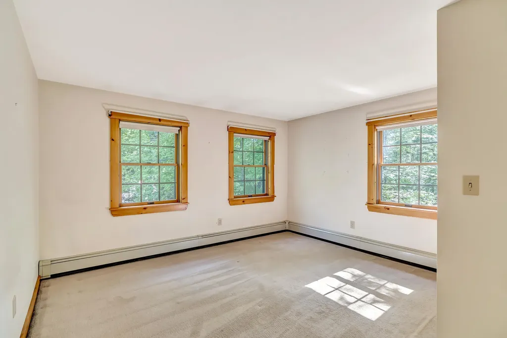 25 Oyster Creek Lane Nobleboro ME 04555