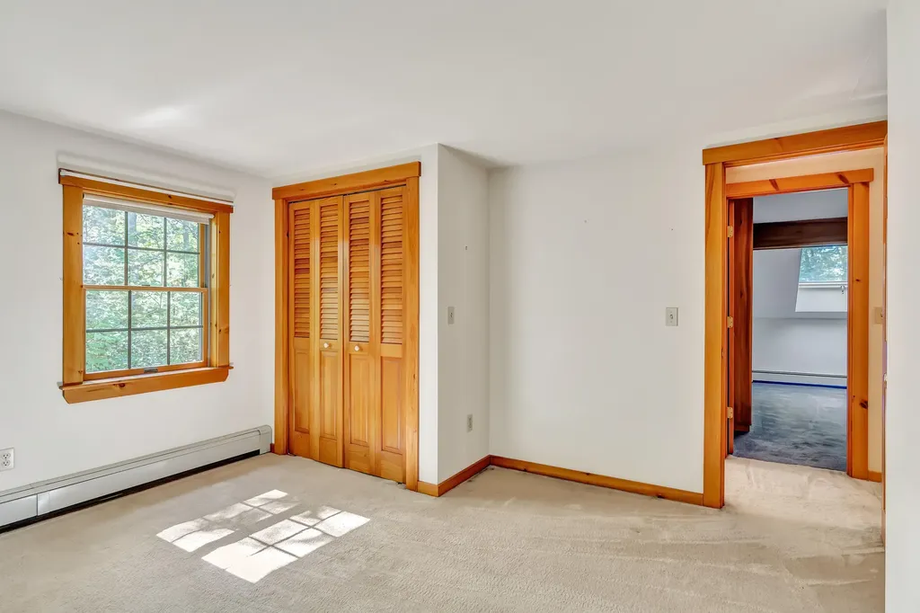 25 Oyster Creek Lane Nobleboro ME 04555