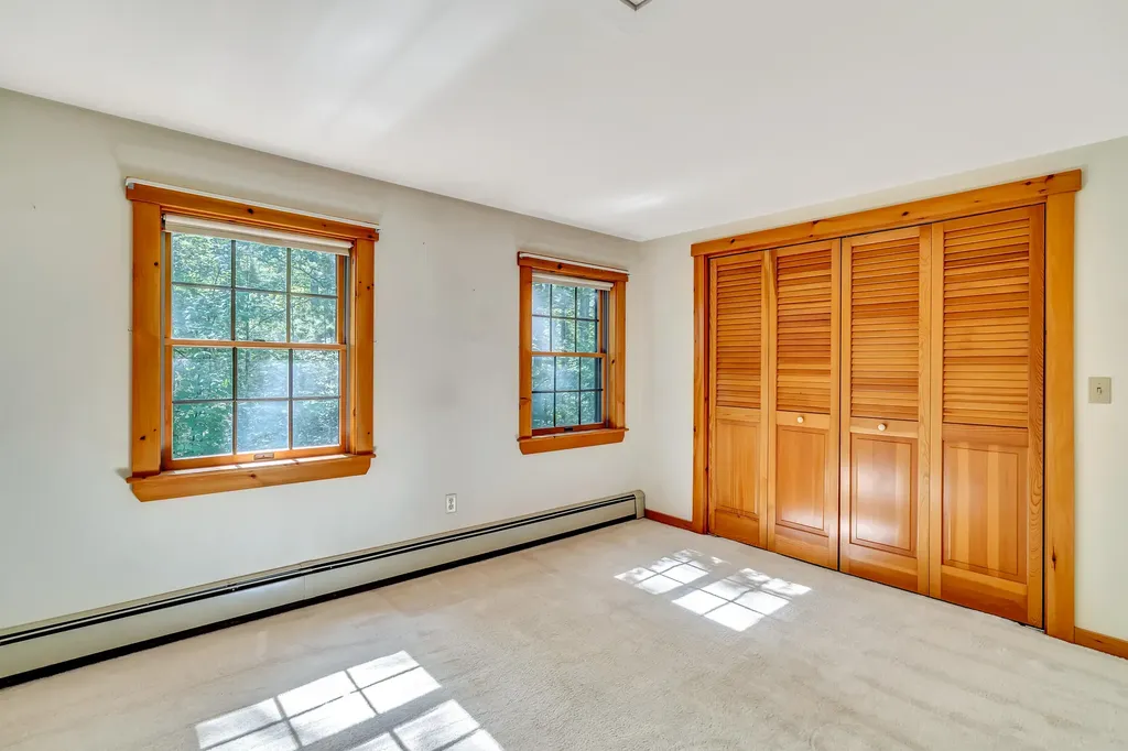 25 Oyster Creek Lane Nobleboro ME 04555