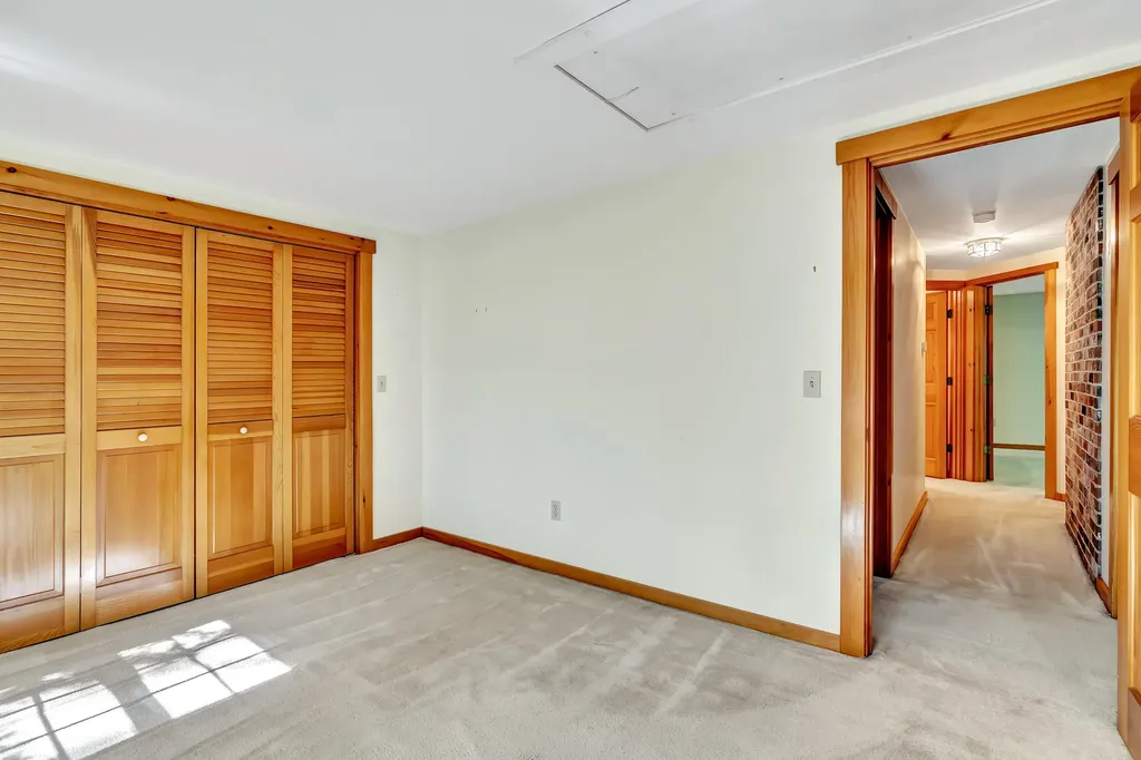 25 Oyster Creek Lane Nobleboro ME 04555