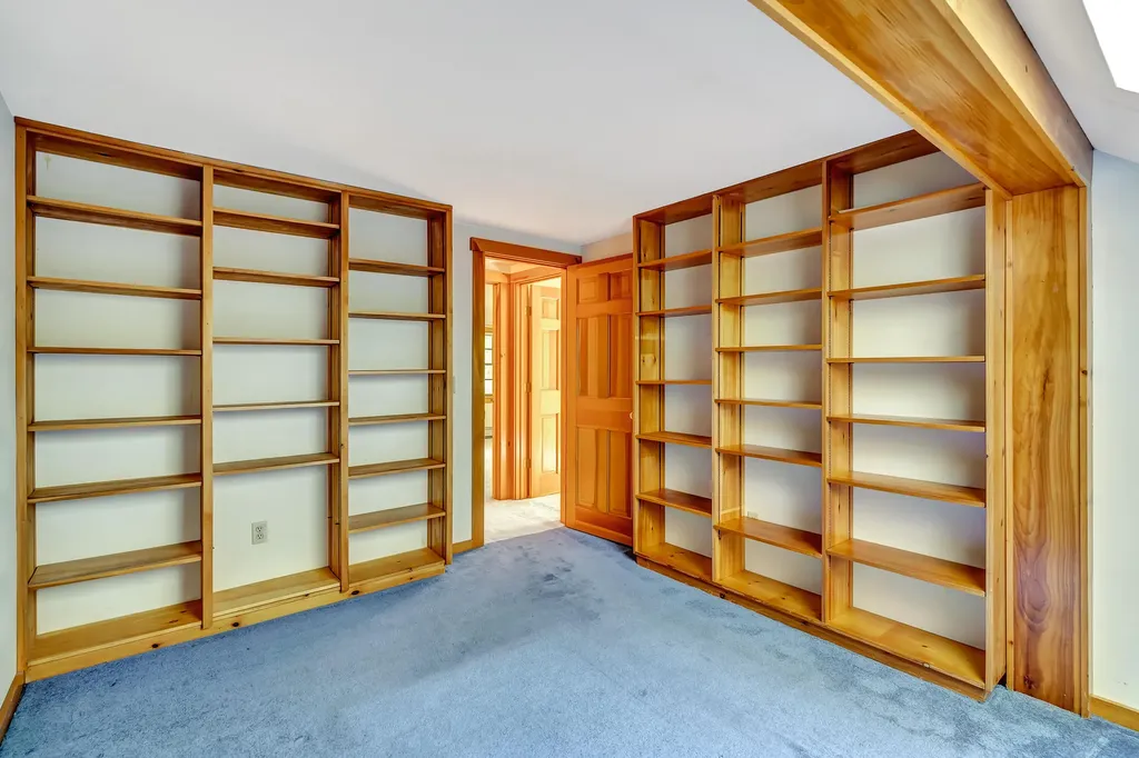 25 Oyster Creek Lane Nobleboro ME 04555