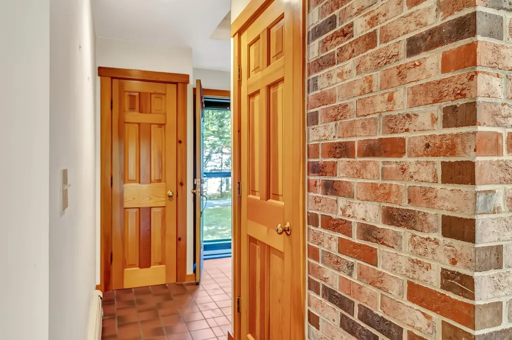 25 Oyster Creek Lane Nobleboro ME 04555